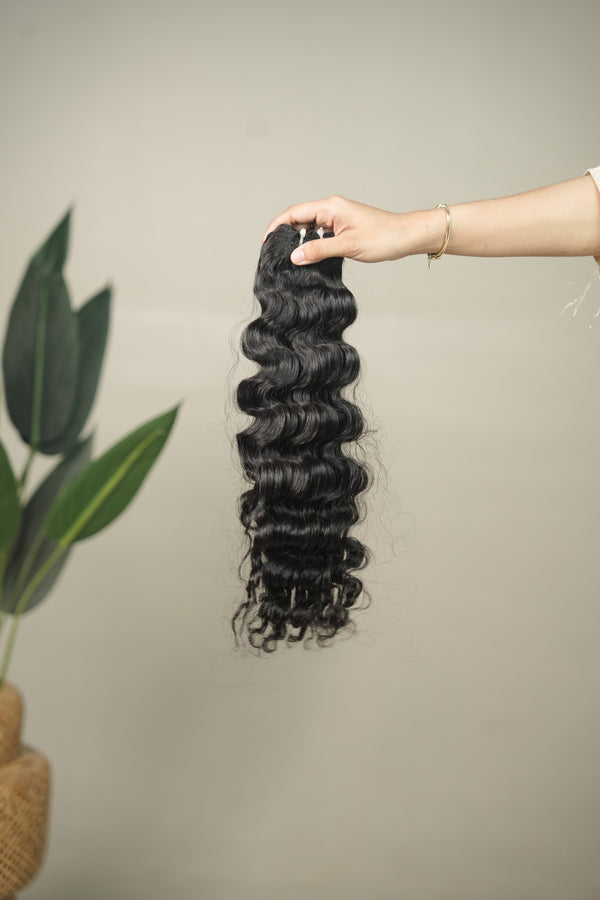 D'HAIR Sculpt Deep Wave 20-inch weft. Repeated S-shaped waves with a defined contour and curled ends.