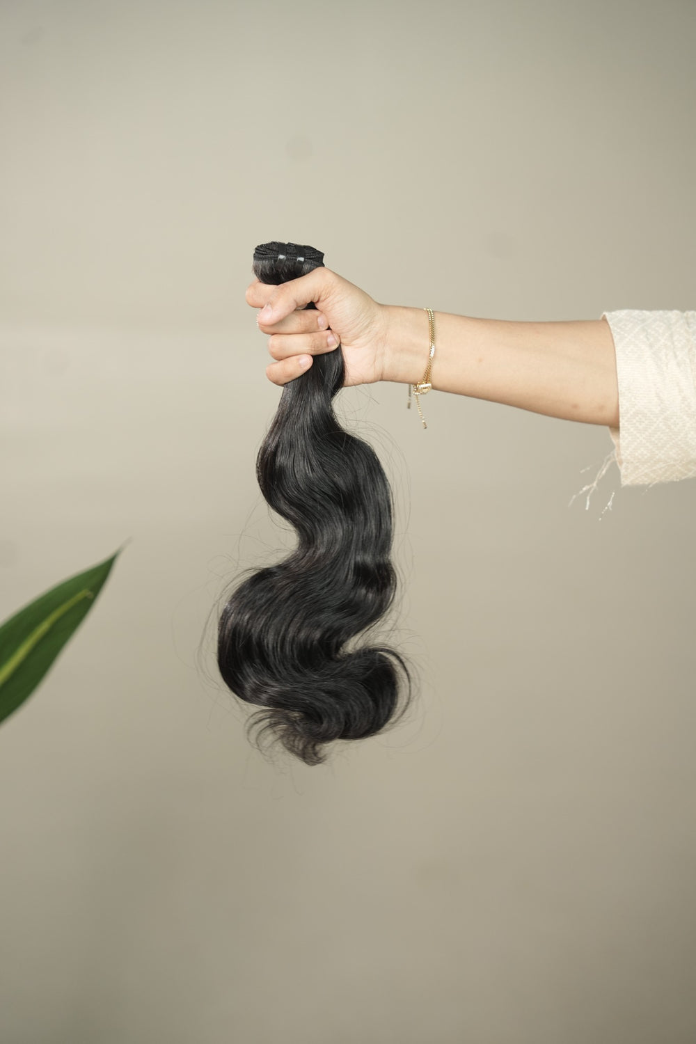 D'HAIR Silk Body Wave 20-inch weft. Broad, flowing S-shaped waves with a gently rolled finish.